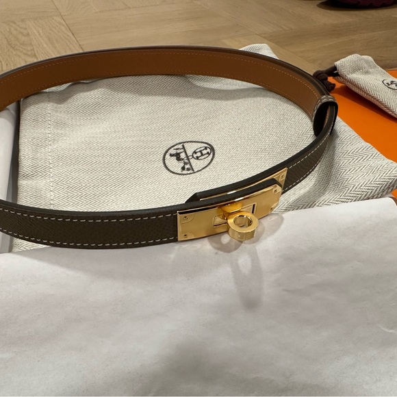 Hermes Kelly 18 Belt Etoupe Epsom leather with gold hardware - Picture 9 of 14